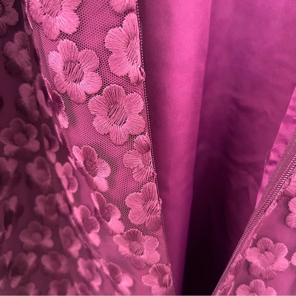 Trina Turk Lace Airie Dress Long Sleeve Sheer Fall Floral Purple Size 8 FLAW - Picture 15 of 15